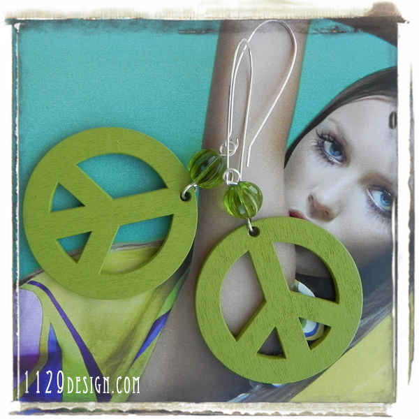 orecchini-simbolo-pace-verdi-green-charms-fashion-earrings-peace-sign-1129